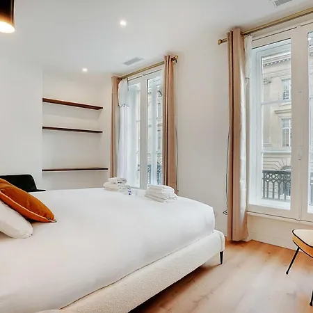 Charming 4br 8p Flat In The Heart Of De