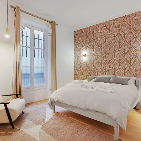 Charming 4br 8p Flat In The Heart Of De Parigi